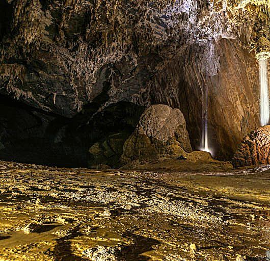 Feixe de luz em caverna do PETAR, Apiaí/SP
