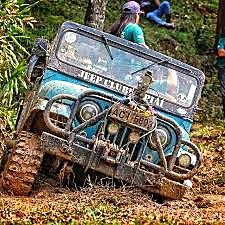 Jeep enlameado em trilha do Jeep Clube Apiaí