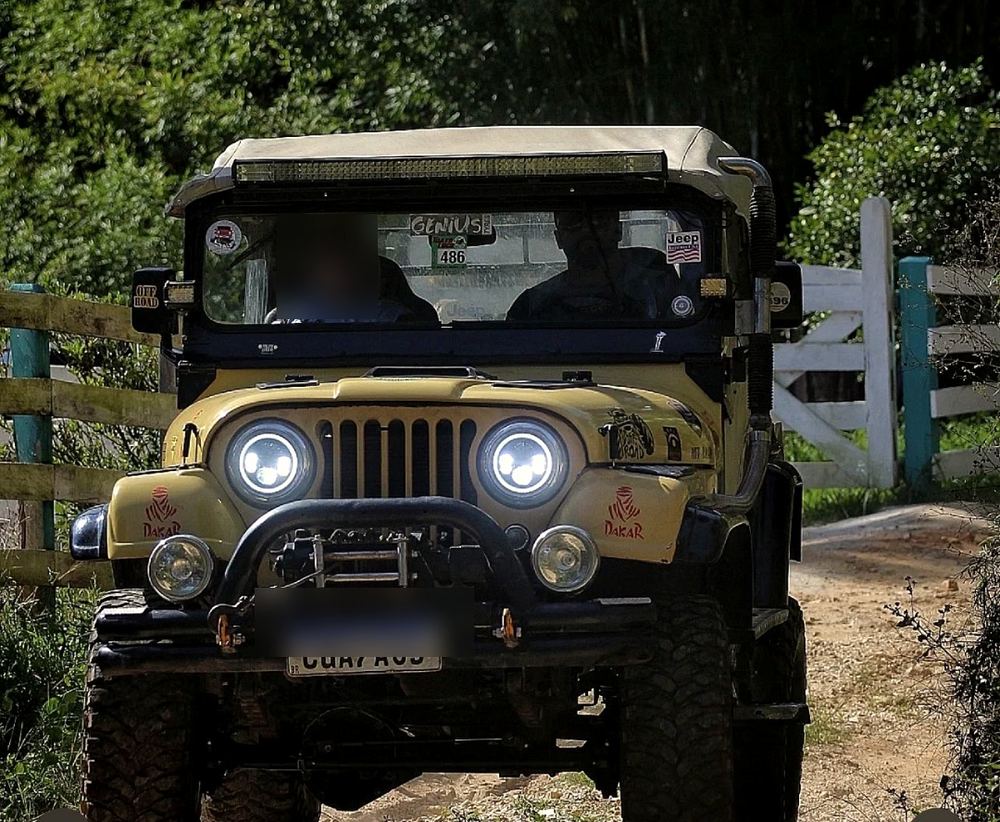 Jeep do Jeep Clube Apiaí em passeio off-road